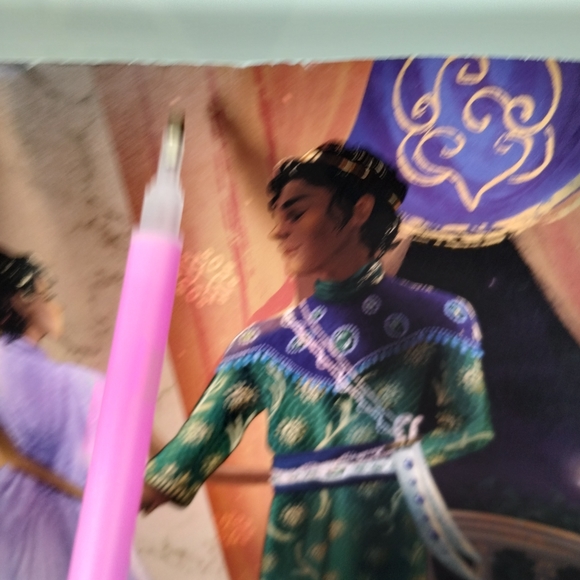 SIGNED, LitJoy Crate - This Woven Kingdom by Tahereh Mafi, gold sprayed edges  - Picture 10 of 12